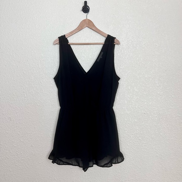 ASTR Chiffon Romper Womens Large Black Surplice Ruffle Hem Lined - Picture 9 of 15